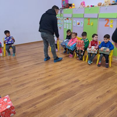 ПЪРВИ КОЛЕДНИ ПОДАРЪЦИ 2