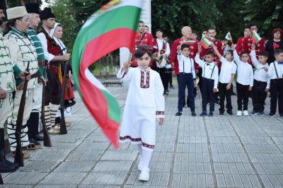 ДЕН НА БОТЕВ - ДГ Щурче - Гроздьово