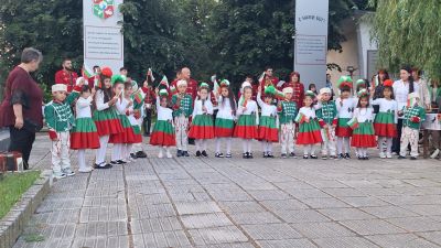 Денят на Ботев 2025 - ДГ Щурче - Гроздьово