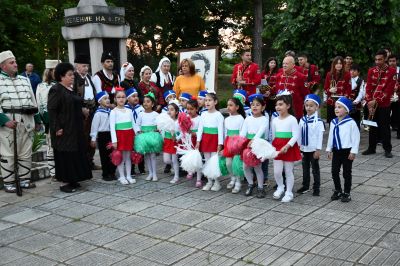 ДЕН НА БОТЕВ - ДГ Щурче - Гроздьово